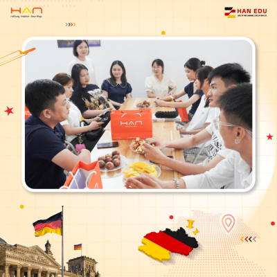 cac_ban_hoc_vien_moi_lam_quen_nhau